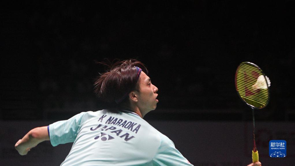 尽管他努力 尽管他努力